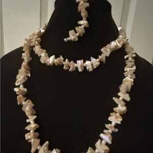 Elegant mother of Pearl Necklace and Bracelet Set